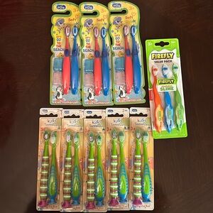 Lot (19) Kids Toothbrushes All New In‎ Packages